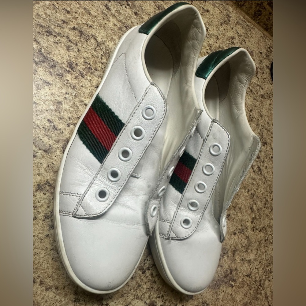 Gucci Kids White Sneakers with Green and Red Stripes